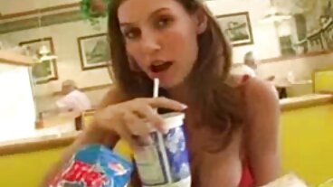 Filem Legs On Shoulders dengan jilat kote pengawas Adriana Chechik dari Squirted