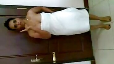 Skru Tetek Saiz Sederhana dengan Jasmine video lucah bawah umur A yang menggoda dari SexArt